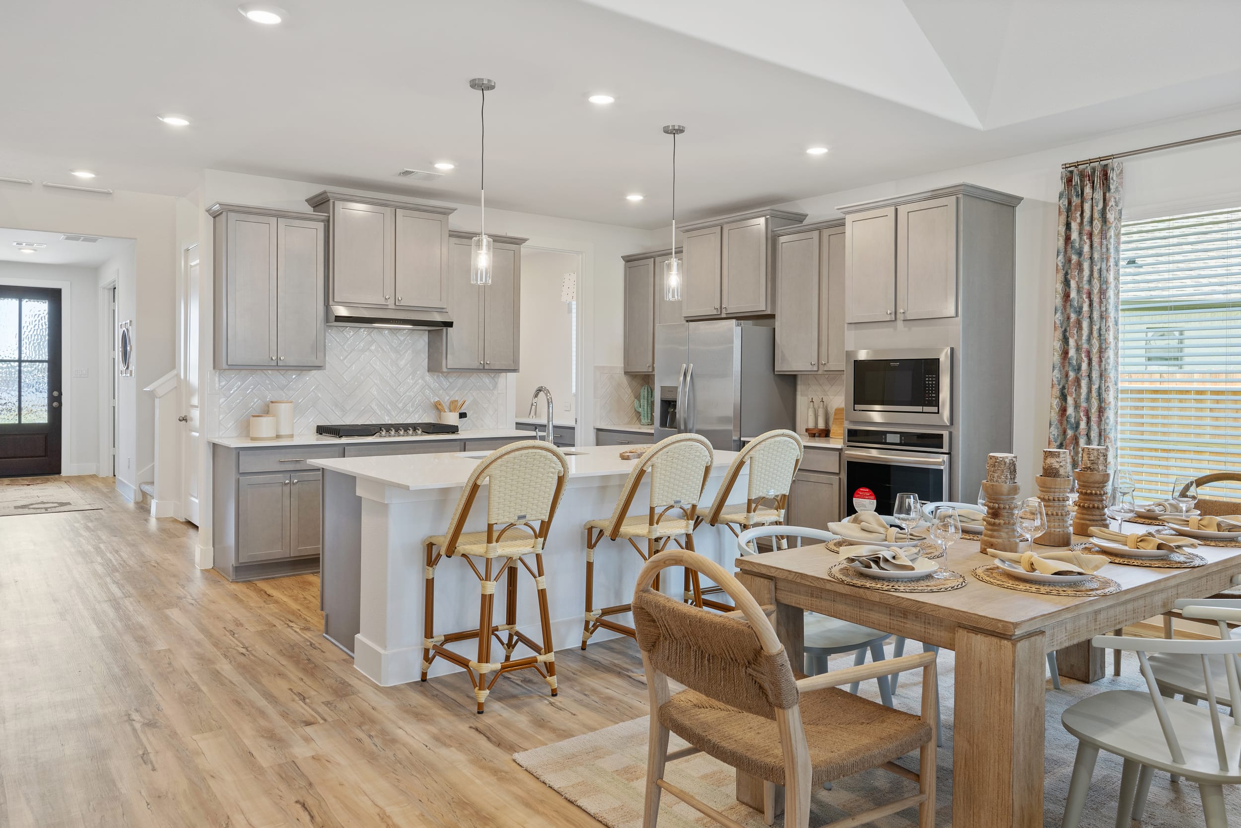 AlderBModel_Dining&Kitchen2_RiverRanch_Oct24